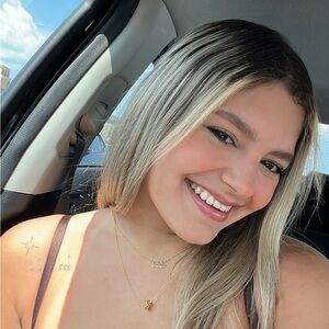 Meet your Posher, Adriana